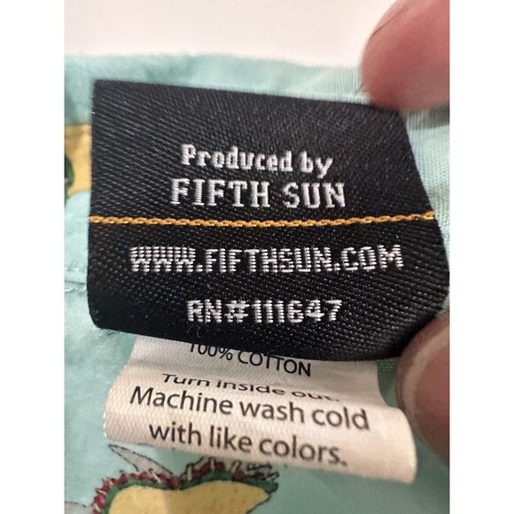 FifthSun 100% Cotton Men's Size Medium Novelty Button Up Shirt Shark Taco Surfer - Picture 4 of 9